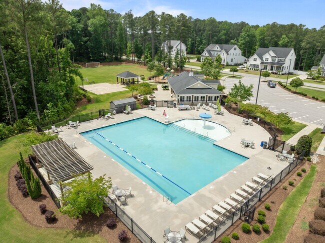 Building Photo - 3700 Horton Hill Dr