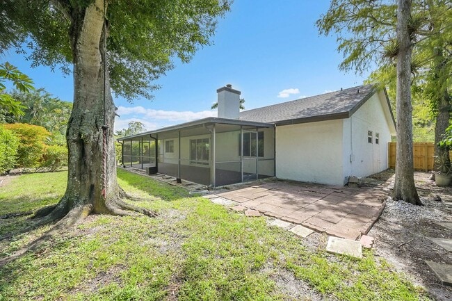 Building Photo - 1800 Primrose Ln
