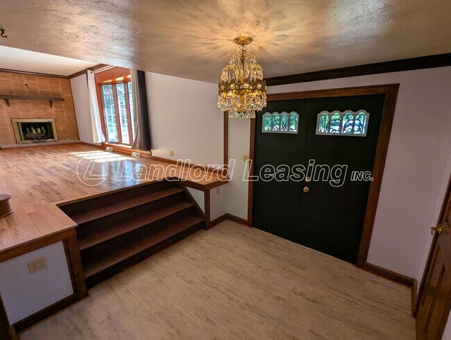 Building Photo - Spacious Split-Level Home in Columbia Stat...