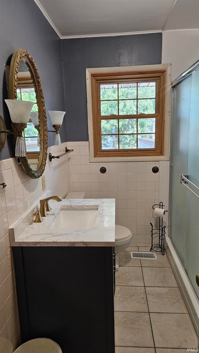 Building Photo - 509 S Swain Ave