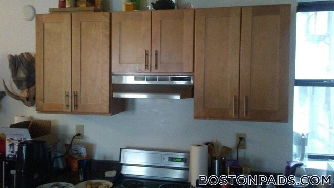 Building Photo - 833 Beacon St