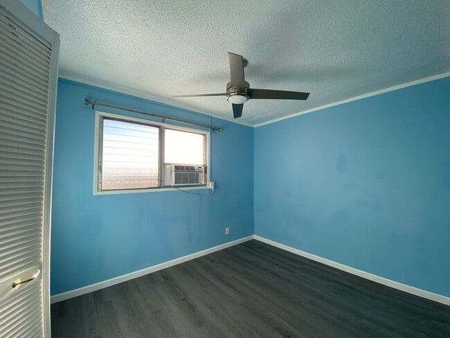 Building Photo - 98-1387-1387 Nola St