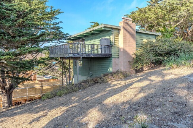 Building Photo - 990 Mirador Terrace