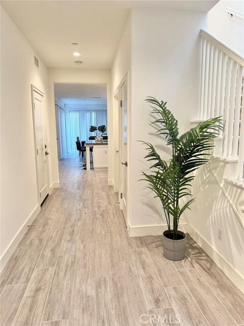 Building Photo - 119 Della