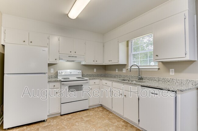 Building Photo - 150 Chalet N Blvd