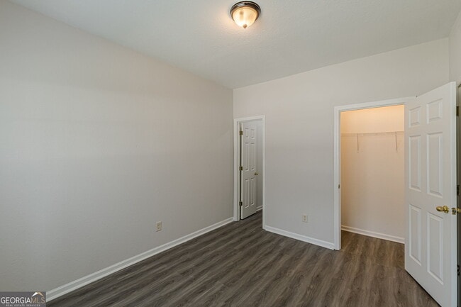 Building Photo - 274 Brookview Dr