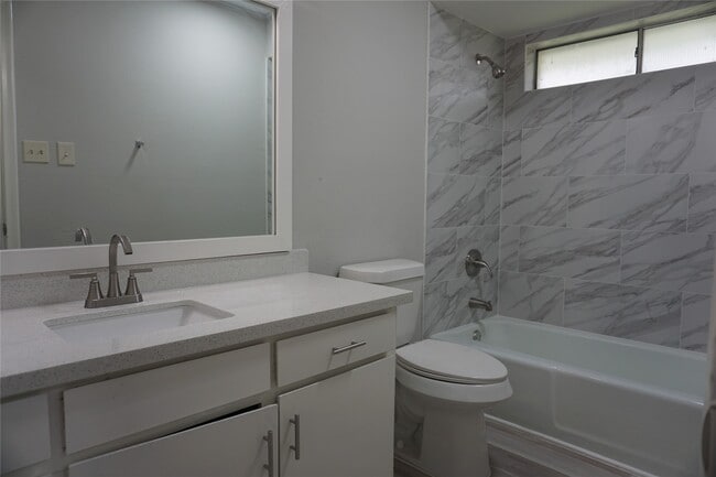 Building Photo - 1913 Normal Park Dr