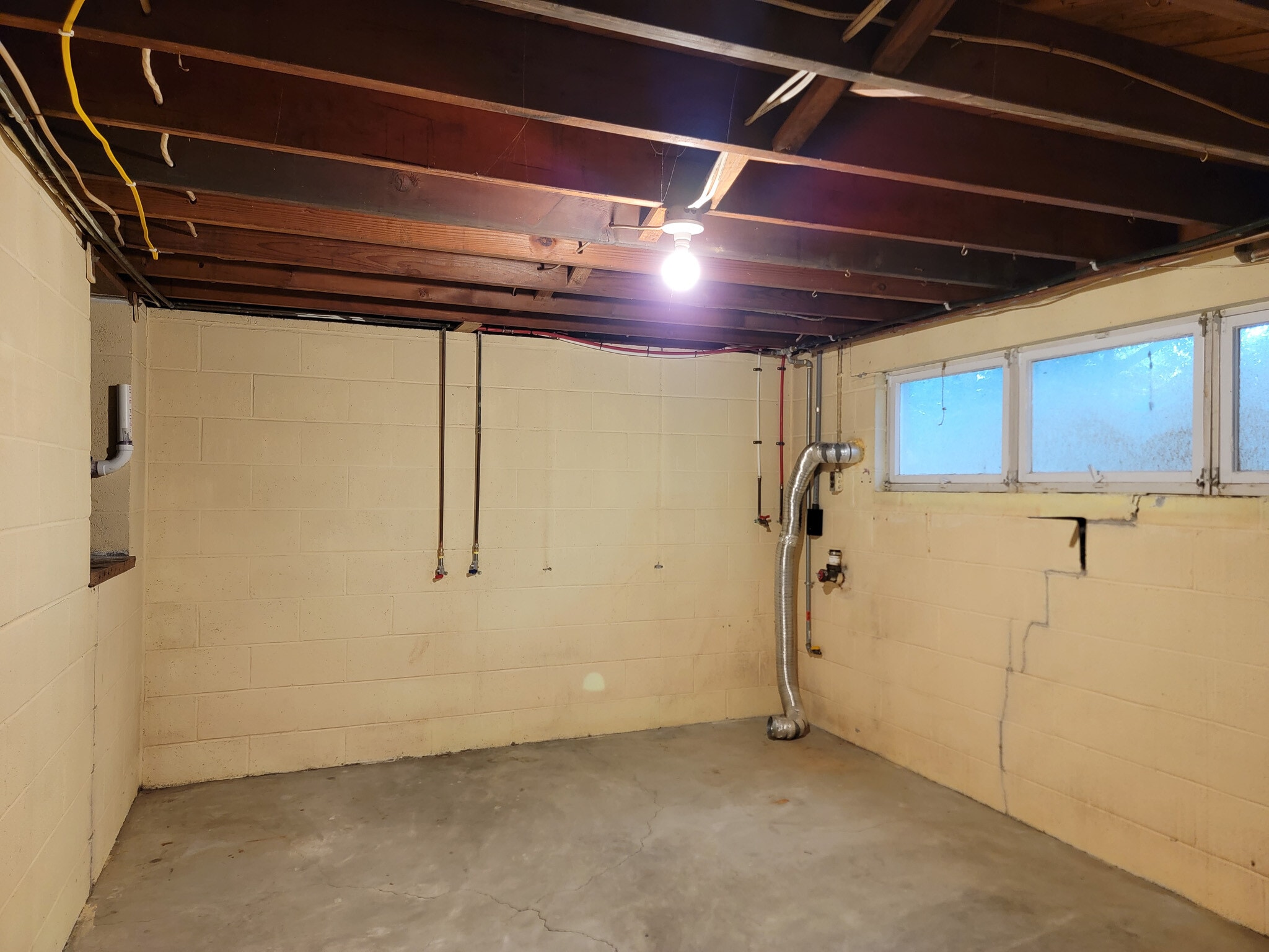 Building Photo - 358 Pool Rd