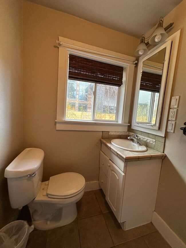 Building Photo - Charming 2 Bed / 2 Bath Home in Prime Westside Bend Location