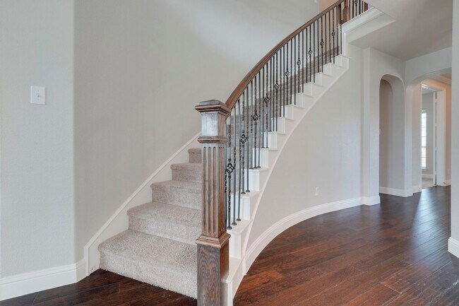 Building Photo - Welcome to this beautiful 4-bedroom, 3.5-b...