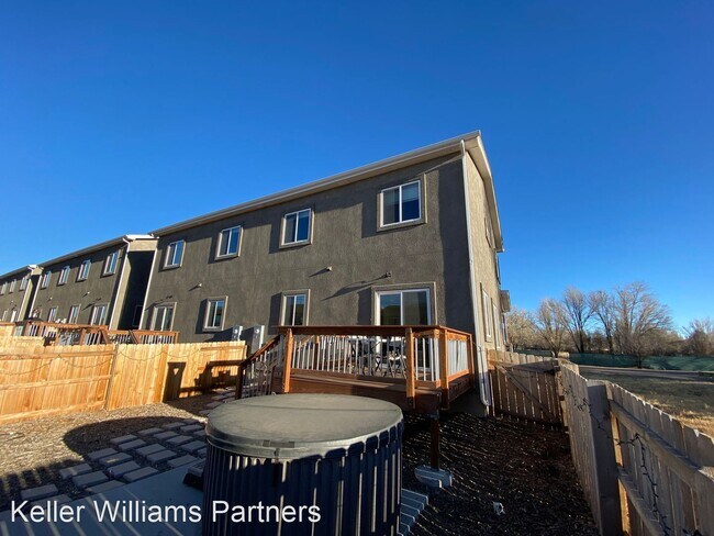 Building Photo - 4 br, 3 bath House - 4186 Orchid St