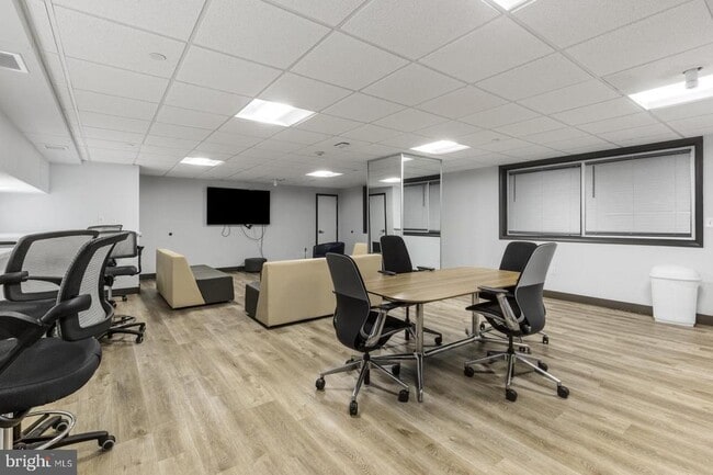 Building Photo - 2101 Chestnut St