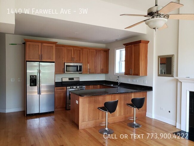Building Photo - 1440 W Farwell Ave