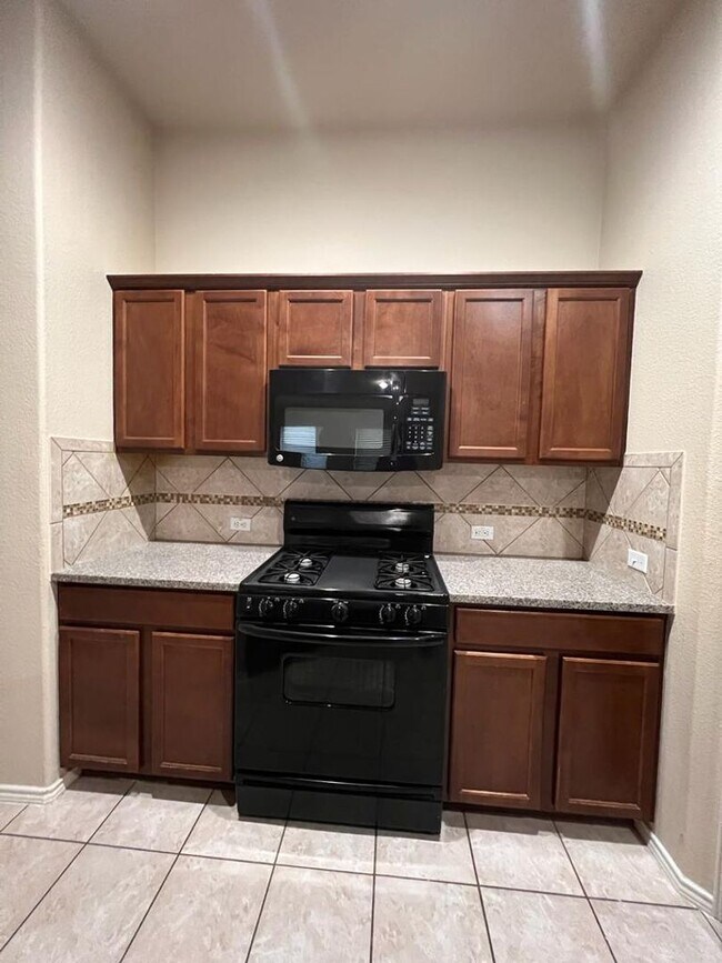 Building Photo - House For Lease Pflugerville