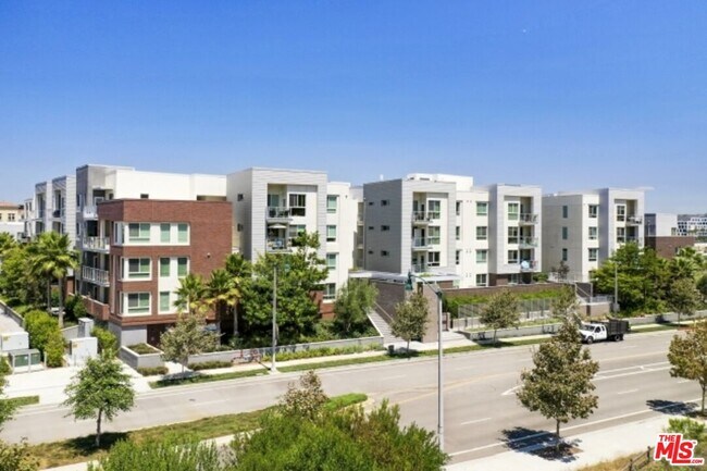 Building Photo - 12655 Bluff Creek Dr