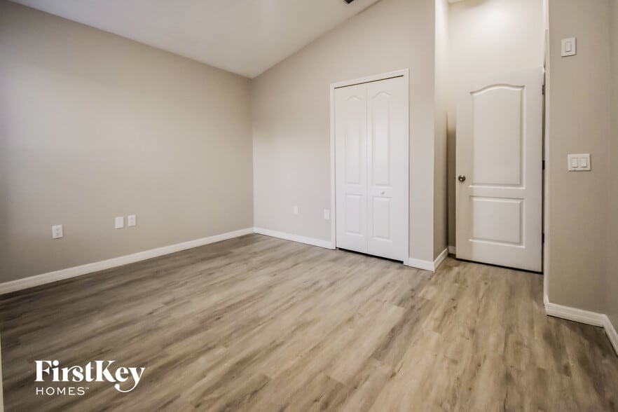 Building Photo - 516 Valencia Park Dr