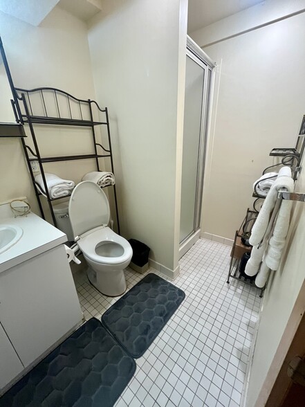 Building Photo - 5 Highland Ln