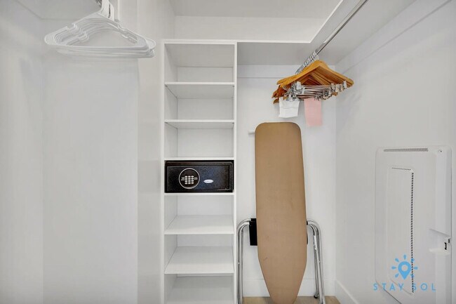Building Photo - 4010 S Ocean Dr