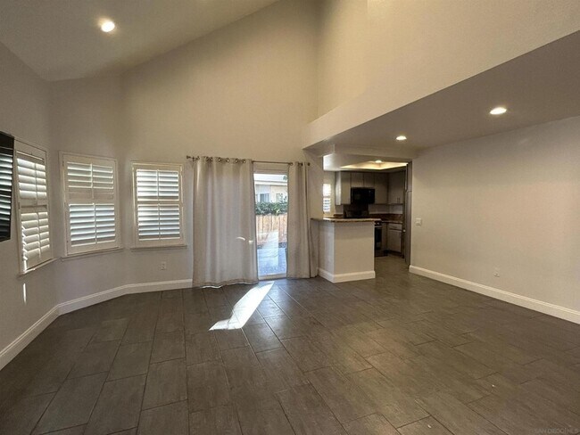 Building Photo - 12049 Calle De Montana