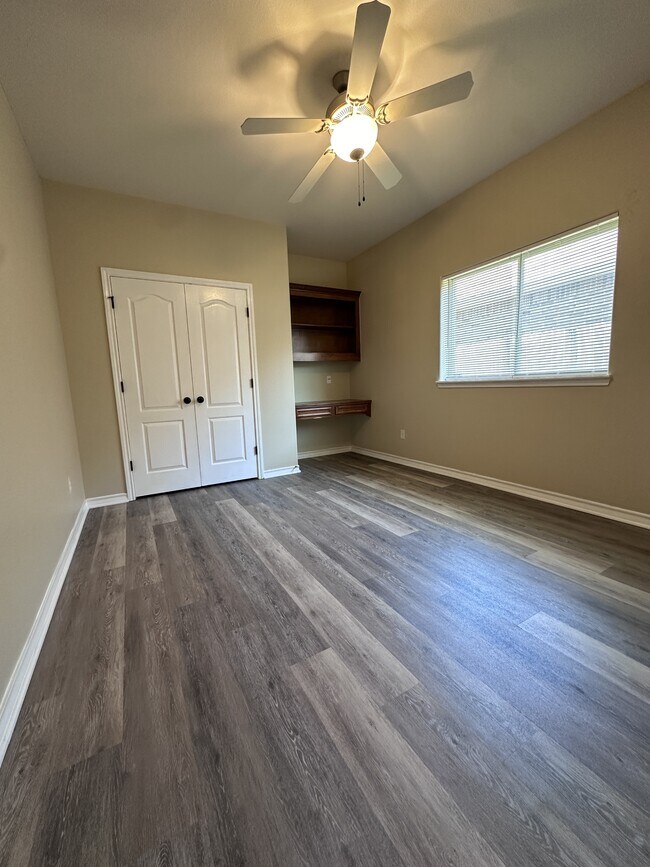 Building Photo - 5813 Aava Dr