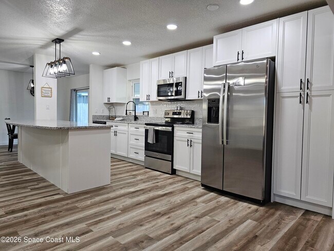 Building Photo - 872 Sadnet Cir NE