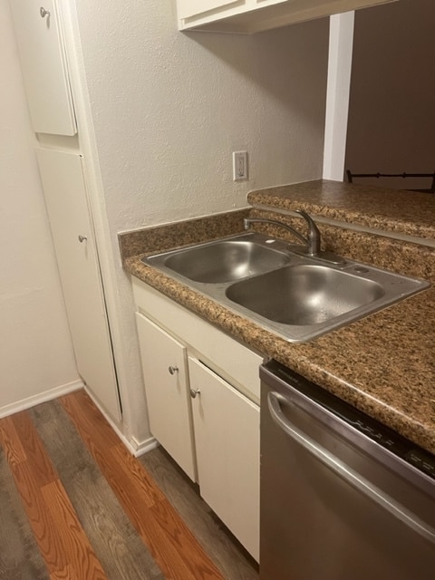 Kitchen - 1620 N Wilmot Rd