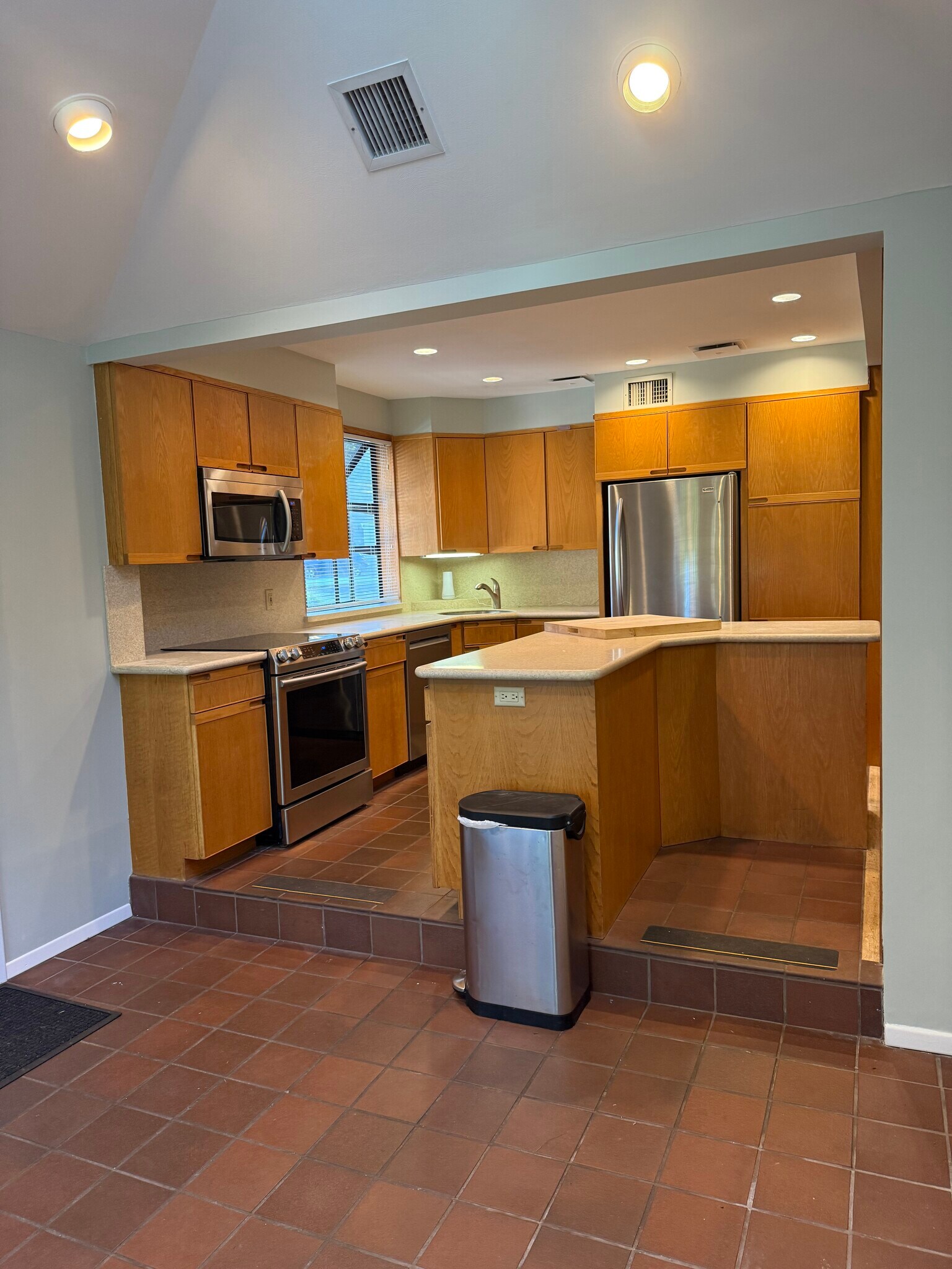 EAT IN KITCHEN - 169 Brooksite Dr