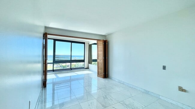 Building Photo - 2-BED/2-BATH AVAILABLE 09/30/2025 in NAURU...
