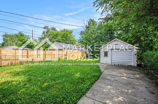 Building Photo - 16086 Carlisle Dr