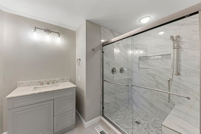 Building Photo - 548 Jo Ann Ct