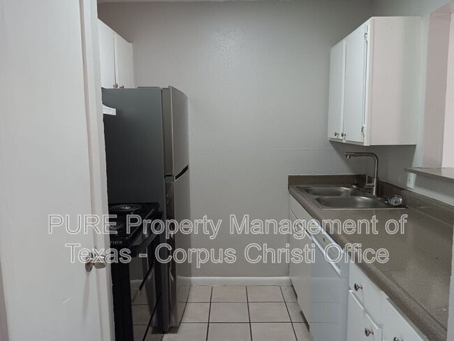 Building Photo - 3535 Cottonwood St