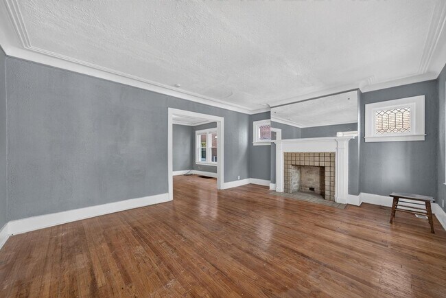 Building Photo - 2025 Calvert Ave
