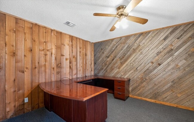 Building Photo - 604 Fegan St