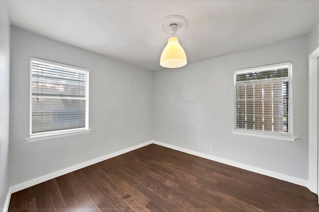 Building Photo - 715 Terryland Dr