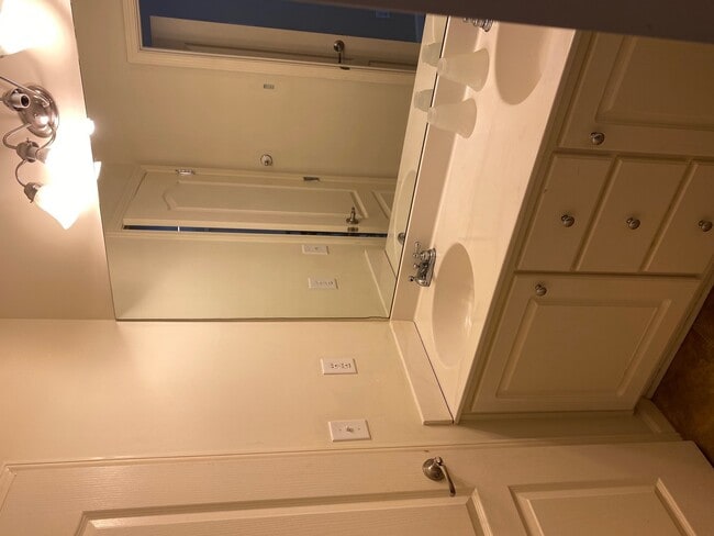 Building Photo - 2209 Talbott Ct
