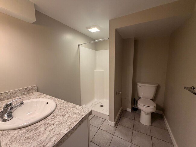 Building Photo - 5729 Ridgebrook Ave SE