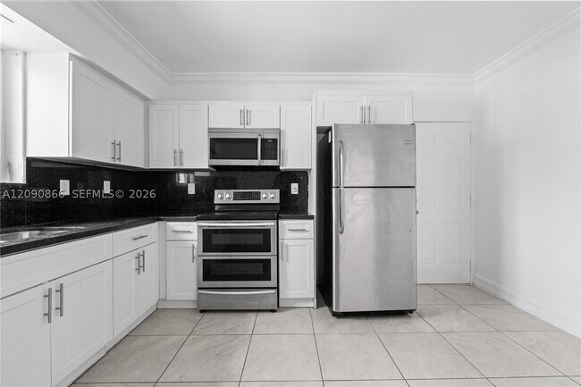 Building Photo - 580 Lee Dr