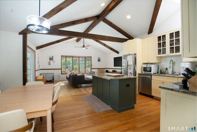 Building Photo - 128 Knollwood Dr