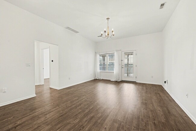 Building Photo - 2259 S Main St