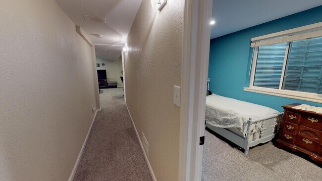 Building Photo - Beautiful sunny home