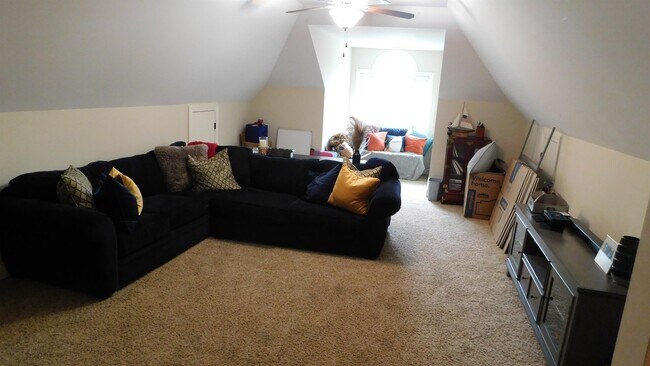 Building Photo - 400 Beaumont Park Cir