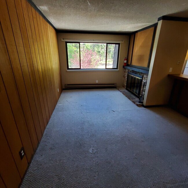 Building Photo - New Listing! LONG TERM: Great Amenities! Spacious Interior! Private Beach!
