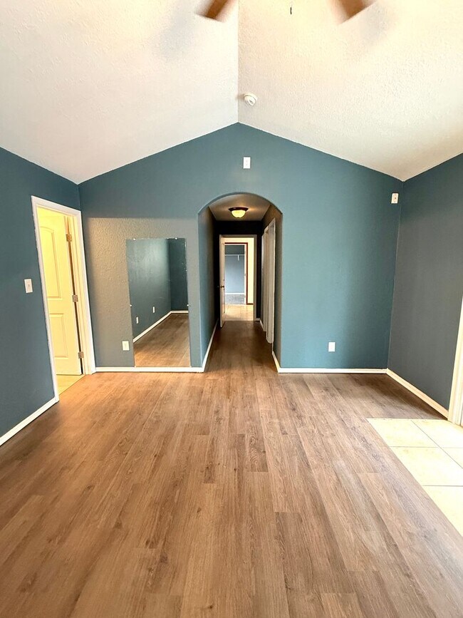 Building Photo - Beautiful 3 bedroom 2 bath house!
