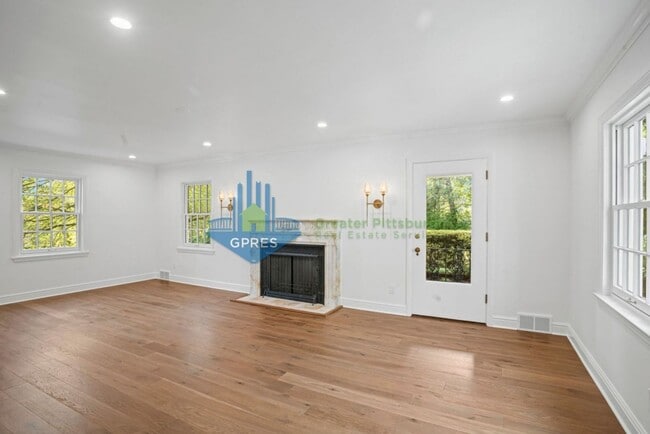 Building Photo - Elegant Fox Chapel 4-Bedroom, 3.5-Bath Home