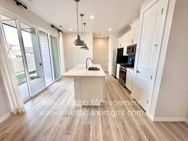 Building Photo - Luxury Gated Townhome in Star – Available Soon!