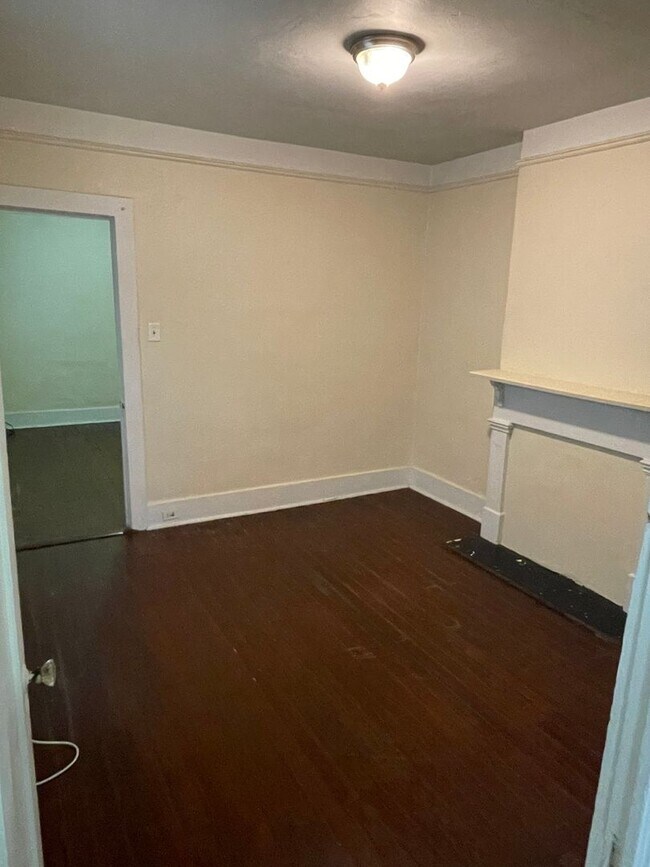 Building Photo - 2425 Upperline St