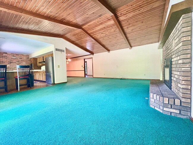 Building Photo - 21485 Wallen Dr