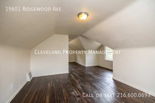Building Photo - 19601 Ridgewood Ave