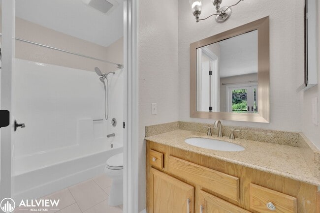 Building Photo - Gated Cimarron 3 Bed/ 2 Bath Home with Garage & Community Amenities