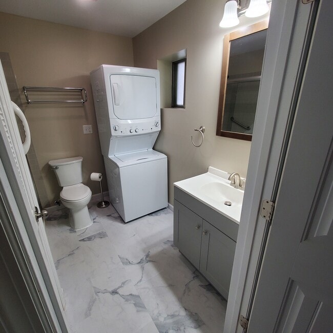 Building Photo - 14 Burl Dr
